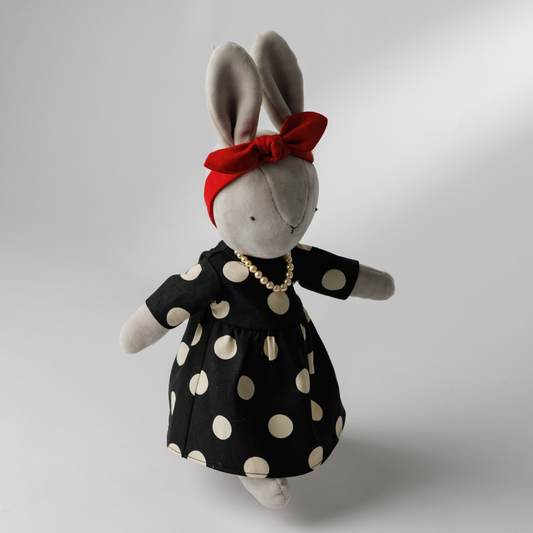 赤を結んで、物語の主人公みたいなコーデ