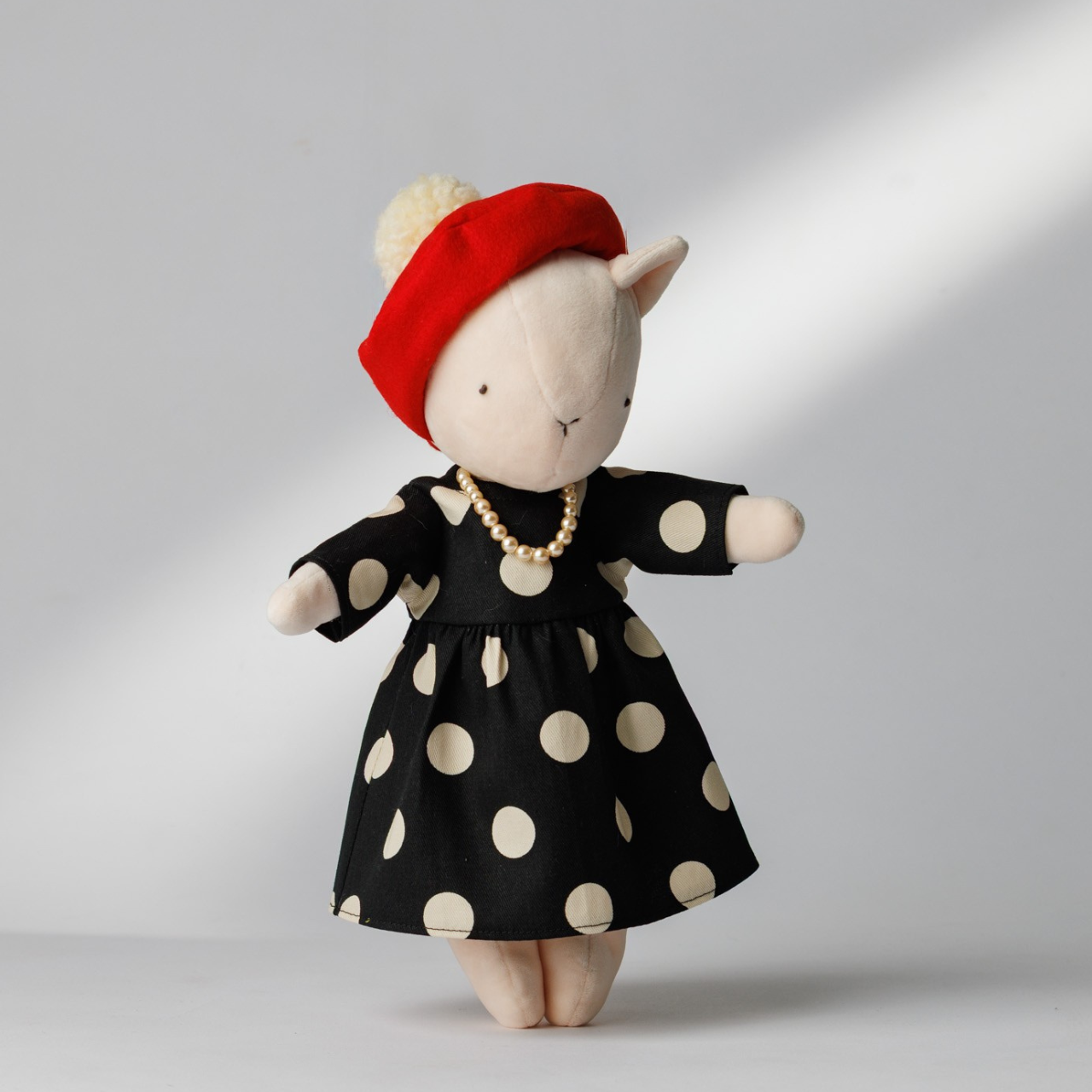 ちいさな胸元に、ひかりをのせて。パールネックレス。