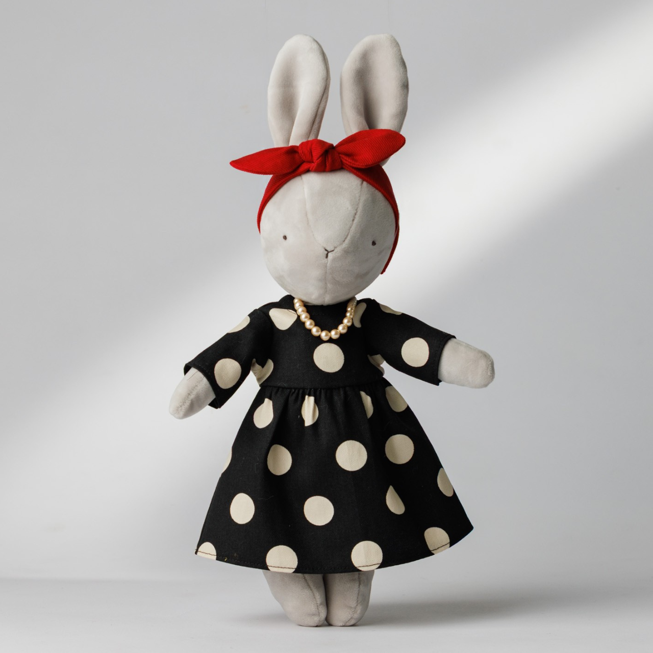 赤を結んで、物語の主人公みたいなコーデ