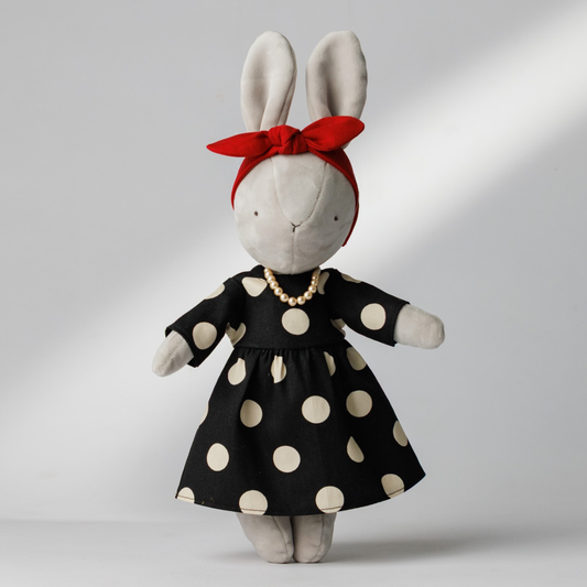 赤を結んで、物語の主人公みたいなコーデ