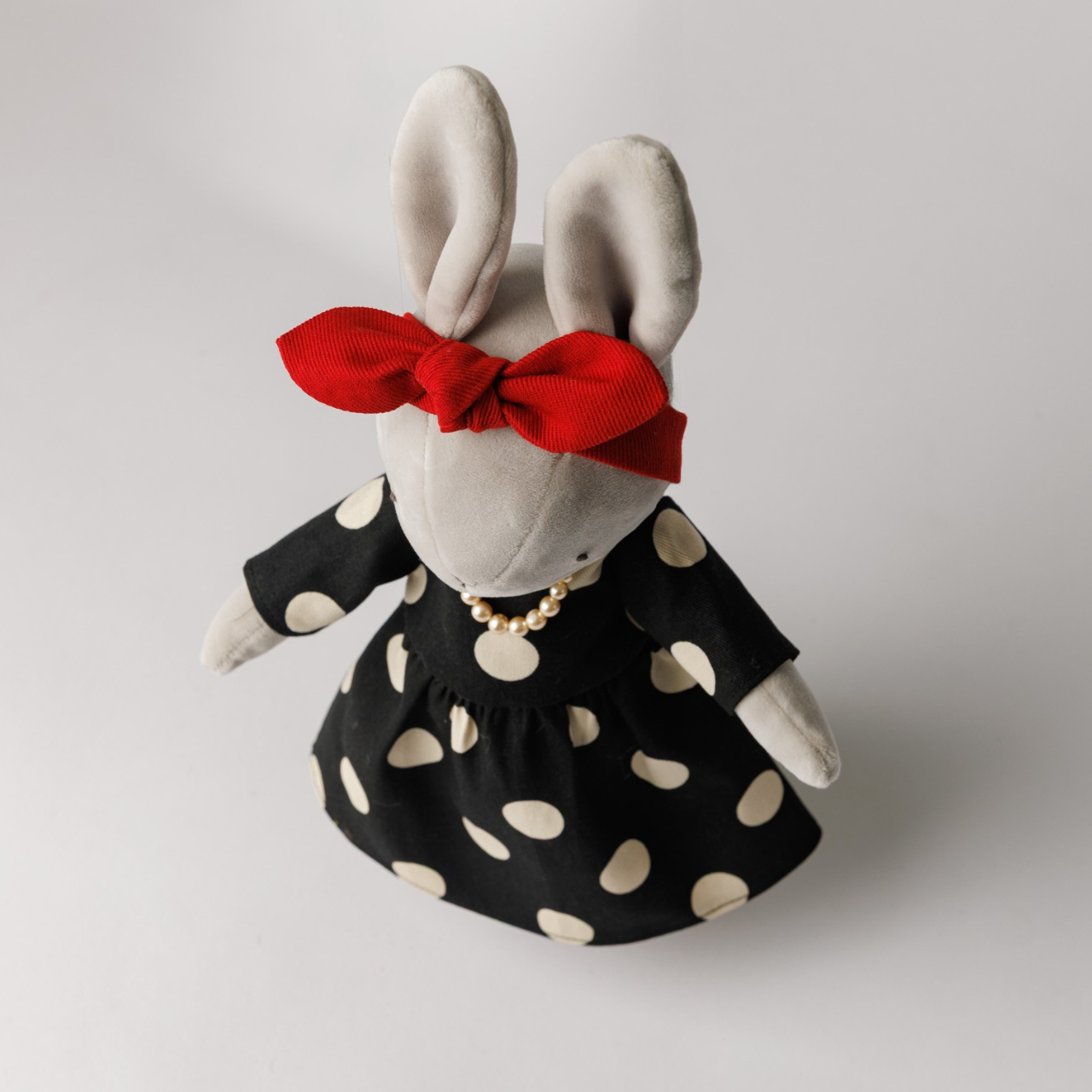 赤を結んで、物語の主人公みたいなコーデ