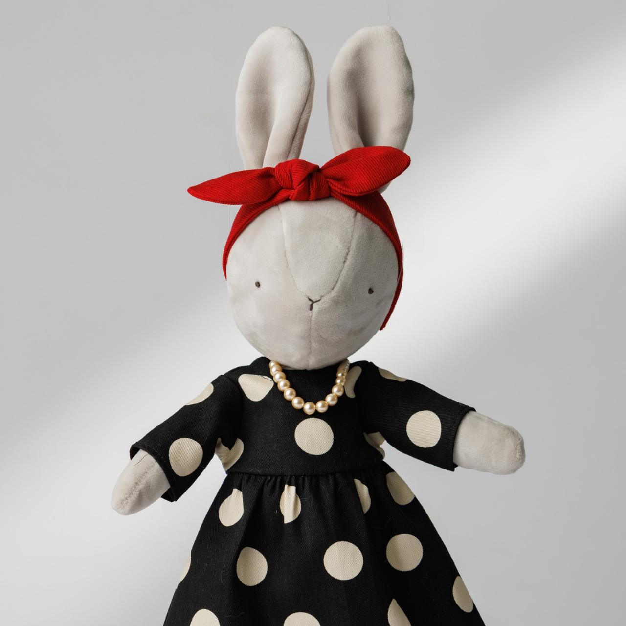 赤を結んで、物語の主人公みたいなコーデ