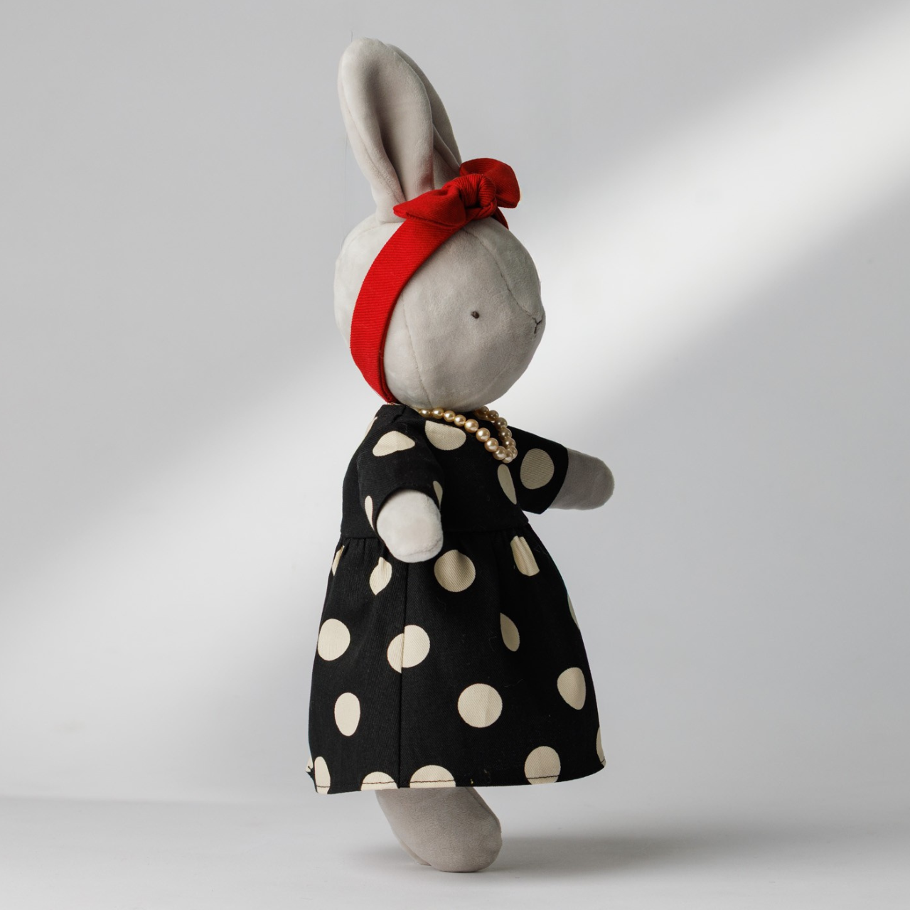 赤を結んで、物語の主人公みたいなコーデ