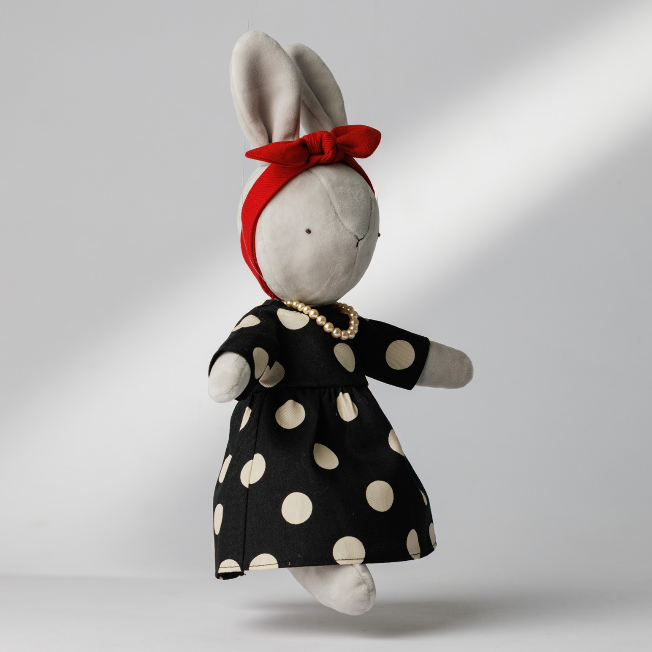 赤を結んで、物語の主人公みたいなコーデ