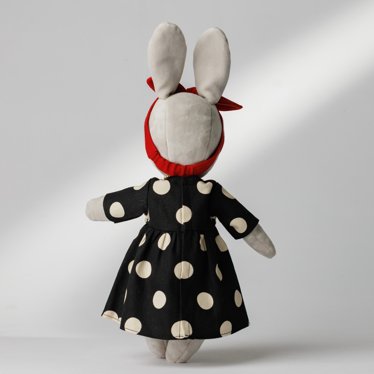 赤を結んで、物語の主人公みたいなコーデ