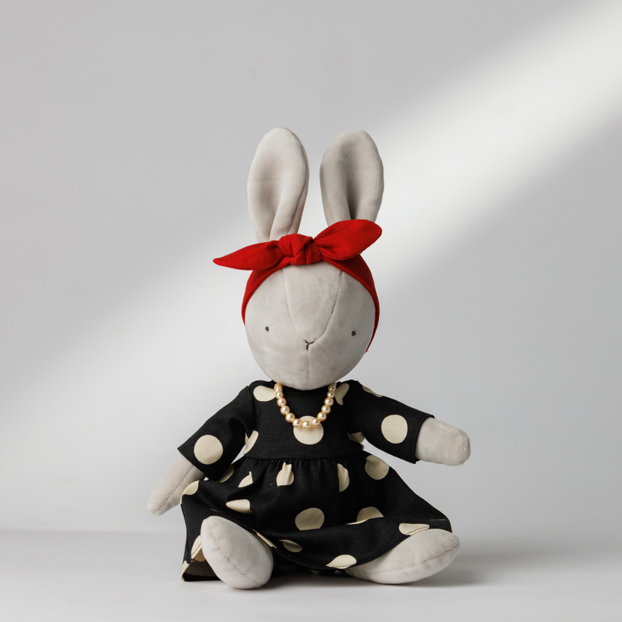 赤を結んで、物語の主人公みたいなコーデ