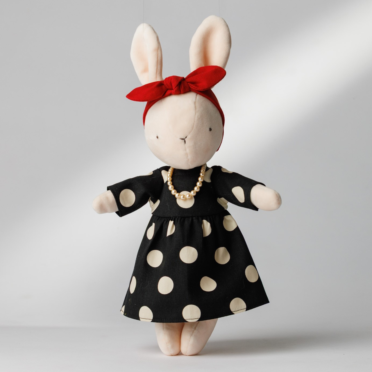 赤を結んで、物語の主人公みたいなコーデ