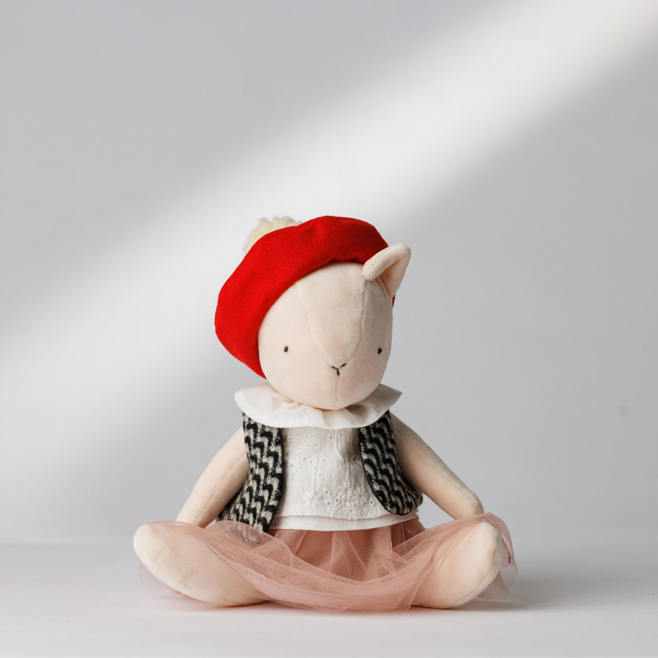 赤いベレーをかぶって、恋する朝のコーデ