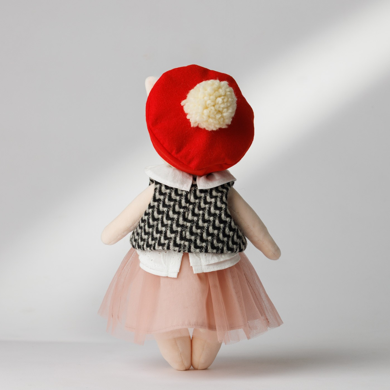 赤いベレーをかぶって、恋する朝のコーデ