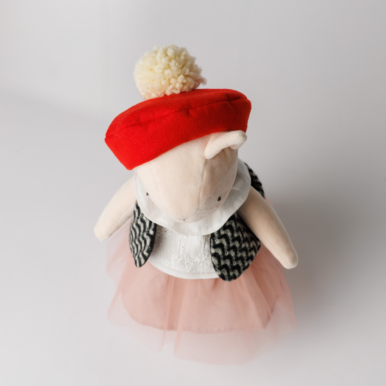 赤いベレーをかぶって、恋する朝のコーデ