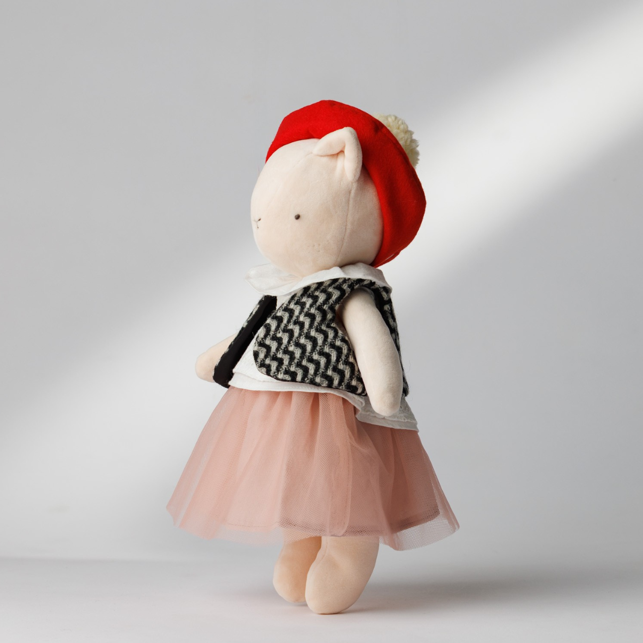 赤いベレーをかぶって、恋する朝のコーデ