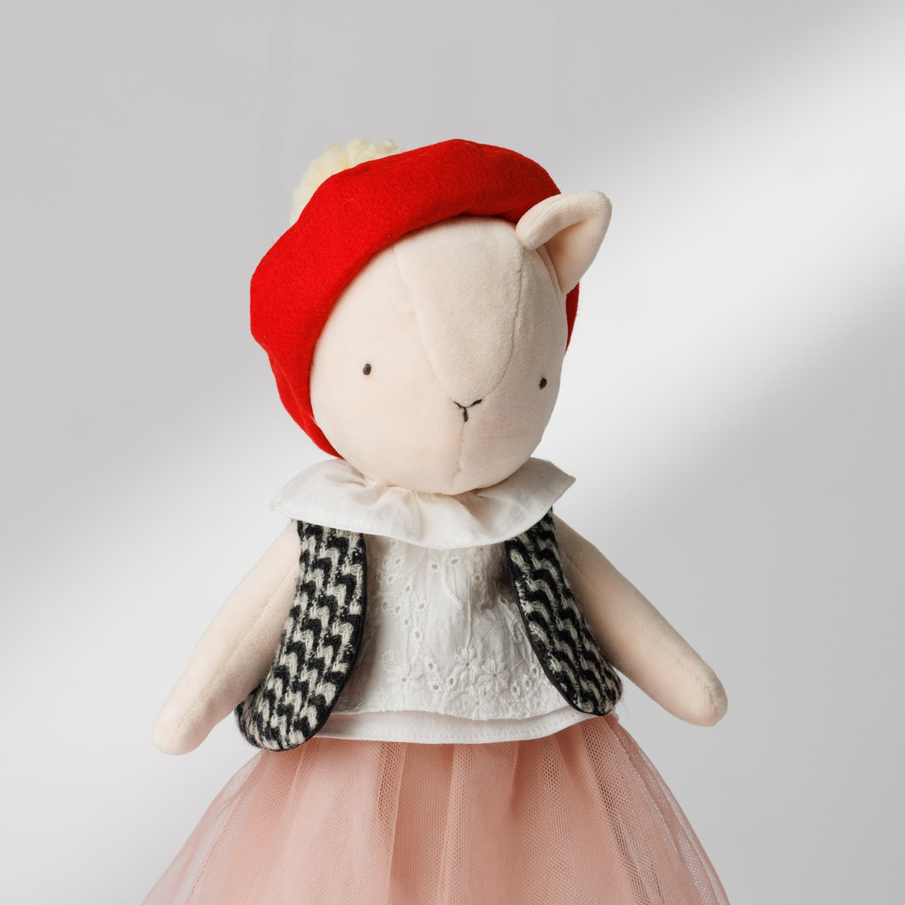 赤いベレーをかぶって、恋する朝のコーデ