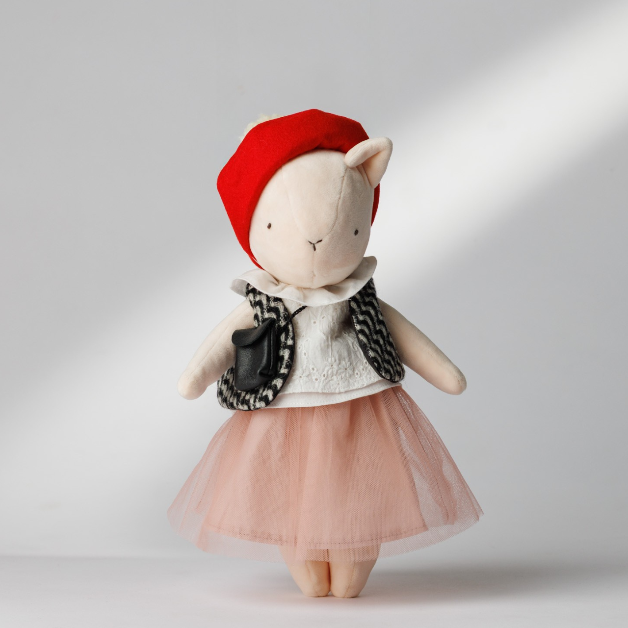 赤いベレーをかぶって、恋する朝のコーデ