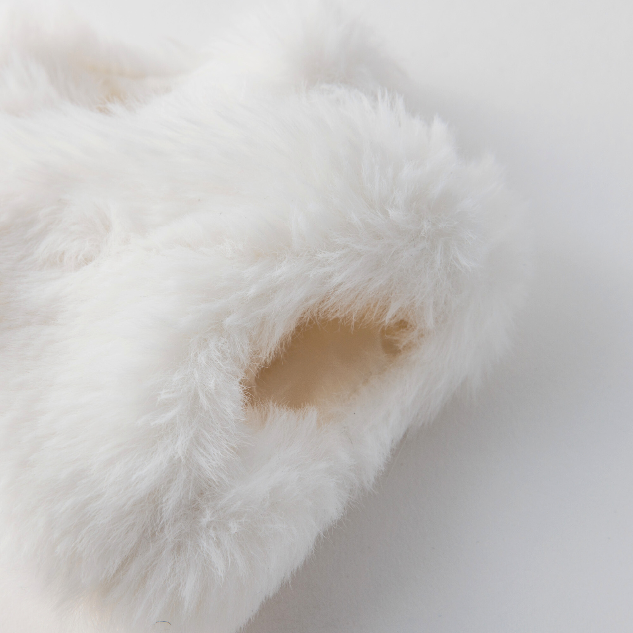 ふわっと灯る、冬のフェイクファーベスト