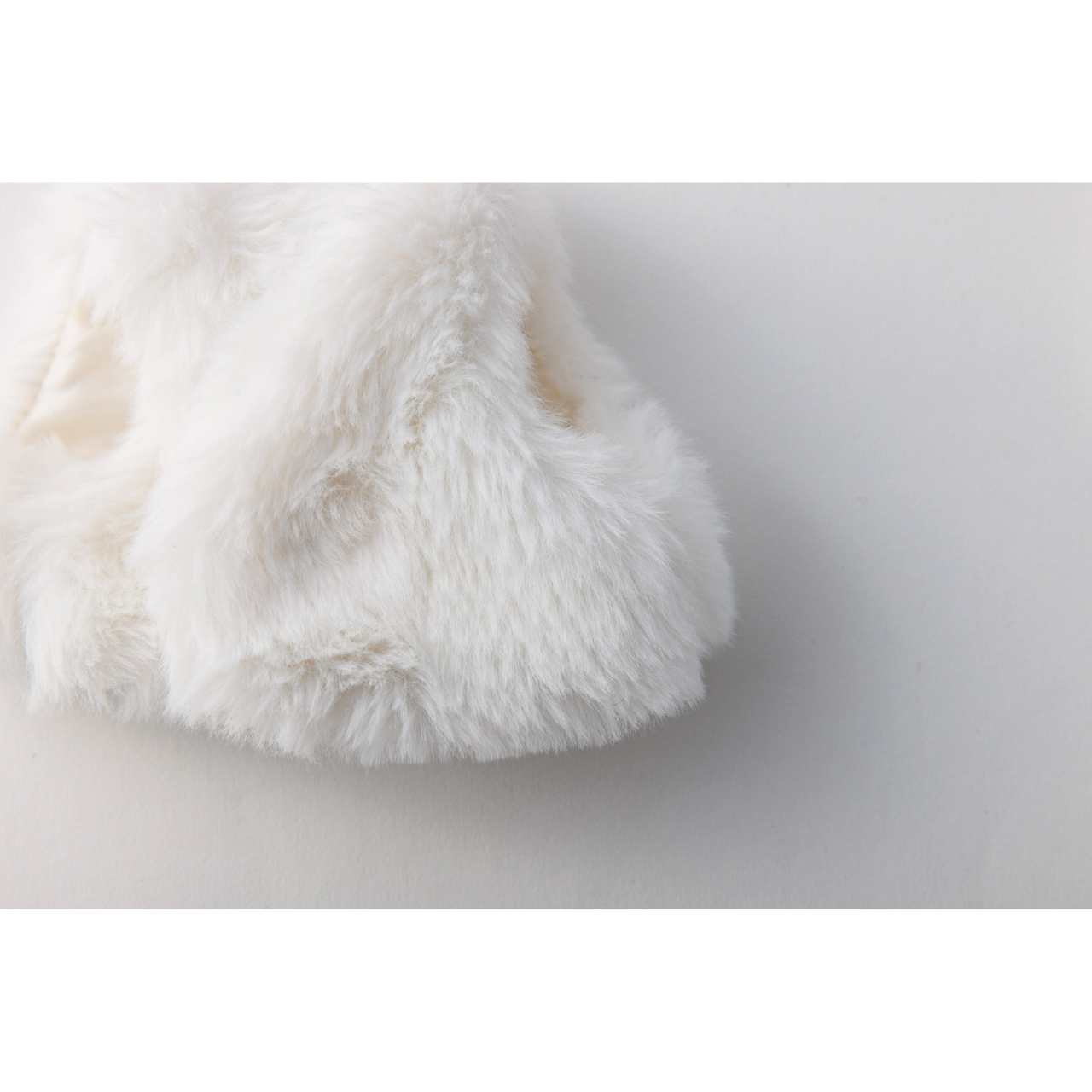 ふわっと灯る、冬のフェイクファーベスト