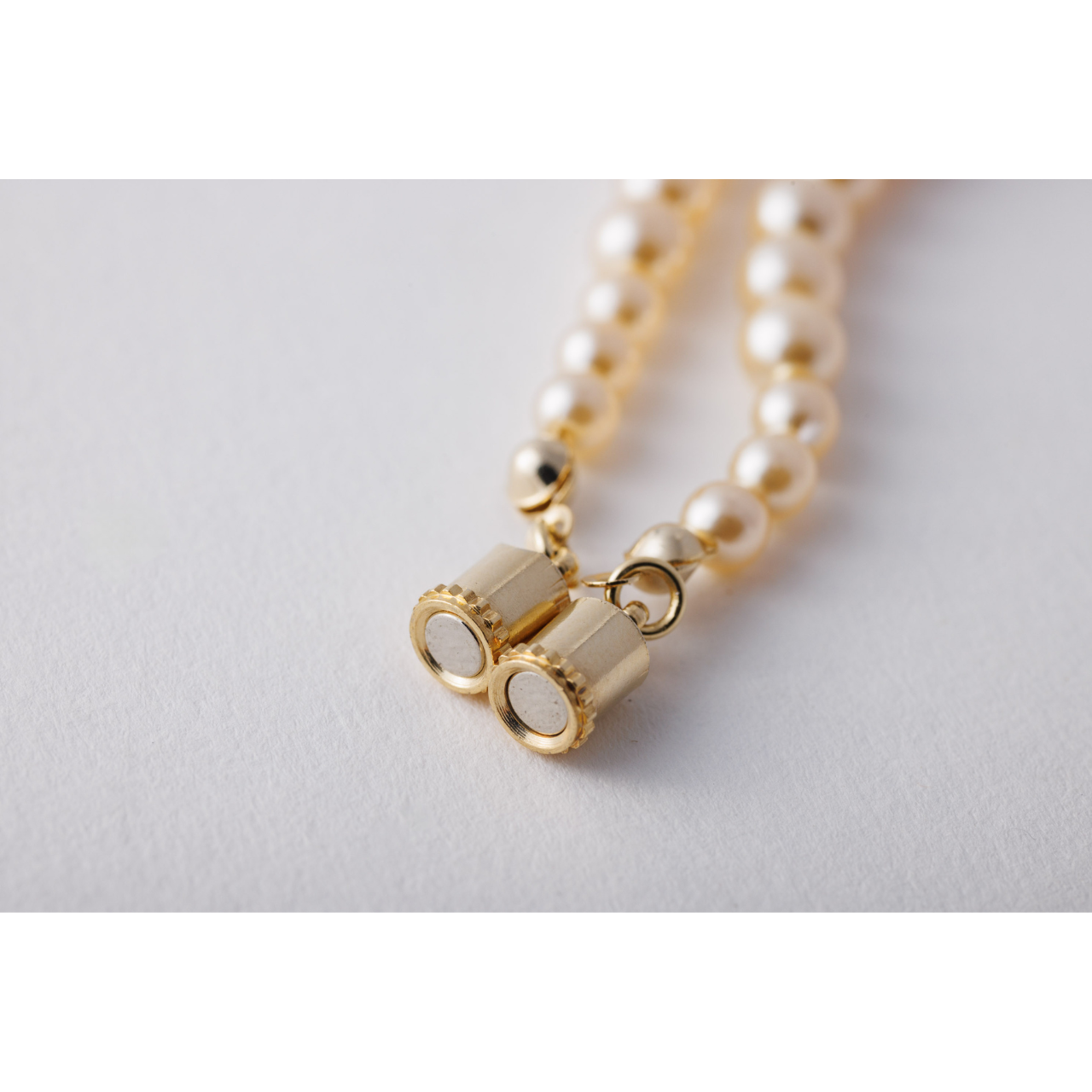 ちいさな胸元に、ひかりをのせて。パールネックレス。