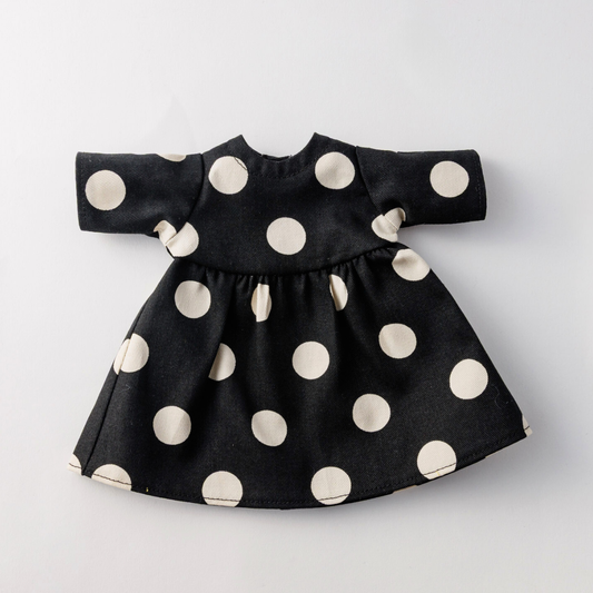 すこし背伸びのドットワンピース