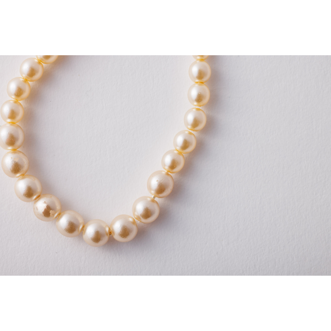 ちいさな胸元に、ひかりをのせて。パールネックレス。